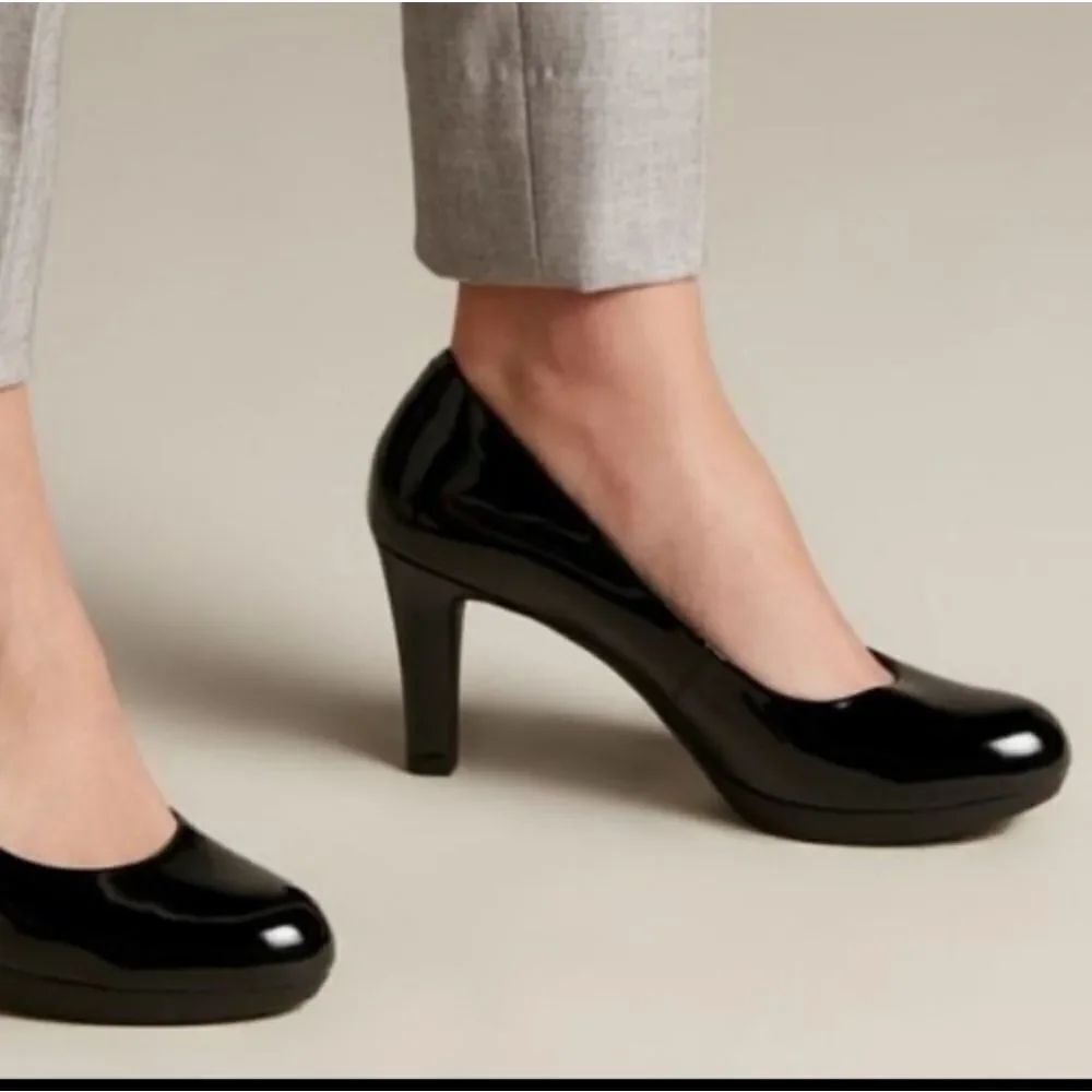BLACK GLOSSY JOAN&DAVID HIGH HEEL SHOES